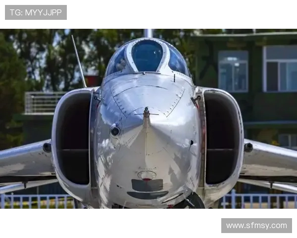 强5强击机半个世纪辉煌服役史圆满落幕